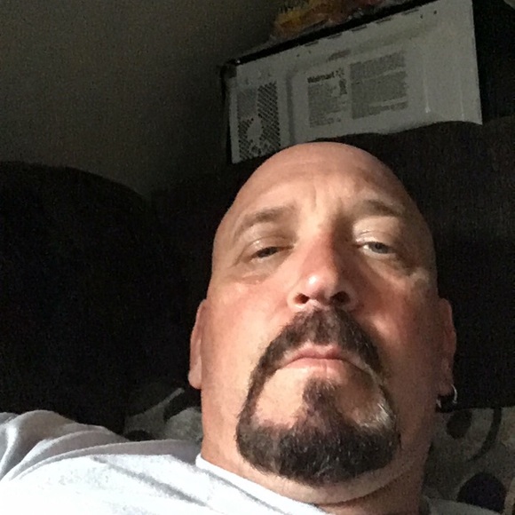 Meet your Posher, Chris - Picture 1 of 4